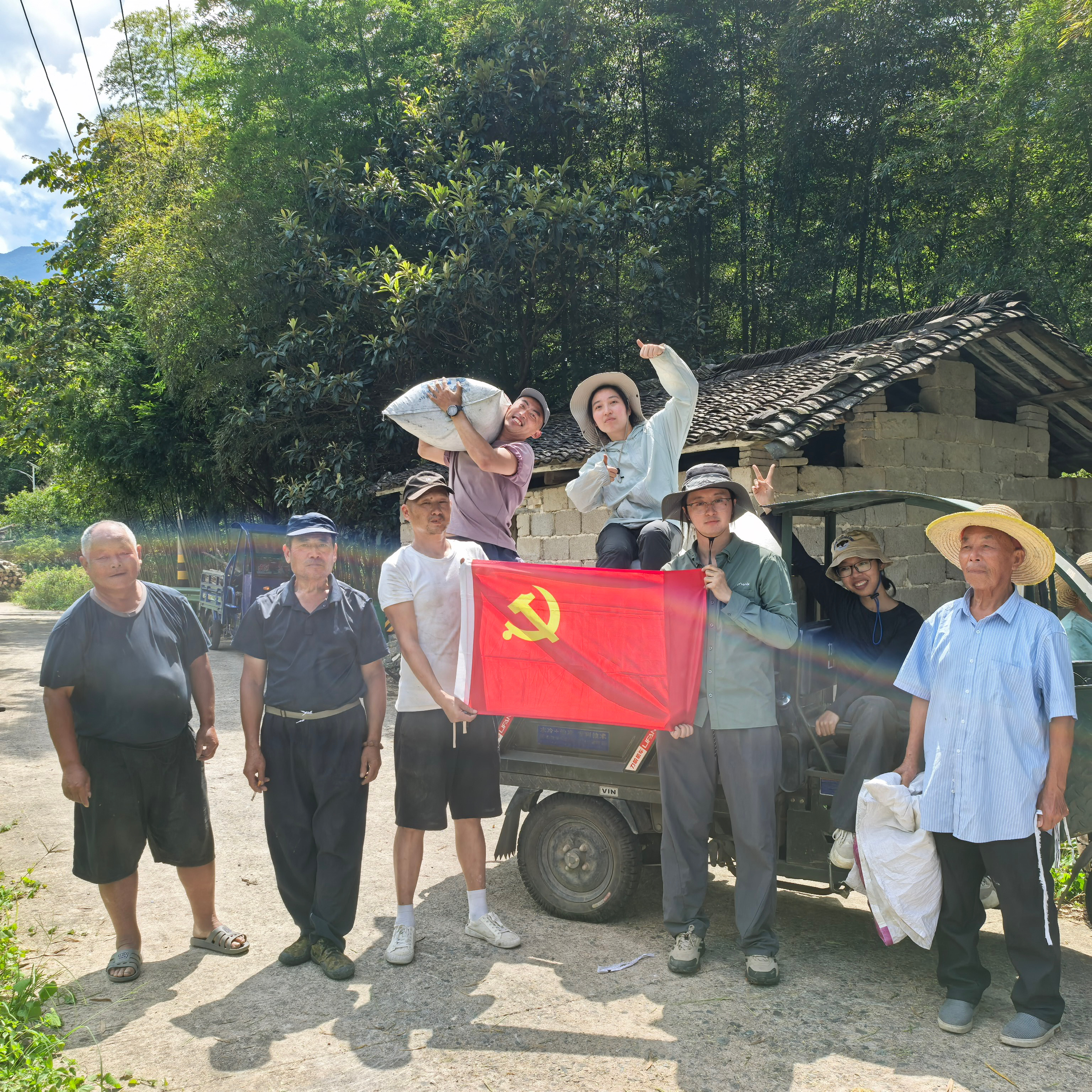 从田间到信任，九龙峰的秋收社区行动